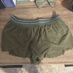 Elegant Olive Scalloped Athletic Shorts